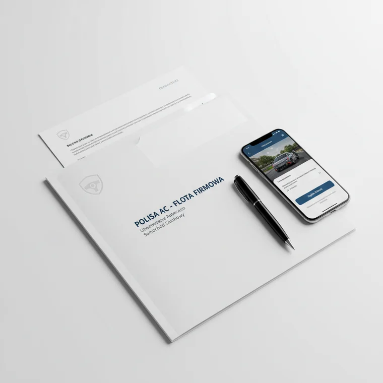 Przedstawiciel handlowy przy samochodzie służbowym po kolizji parkingowej pod sklepem klienta, analiza uszkodzeń i przygotowanie zgłoszenia szkody z AC